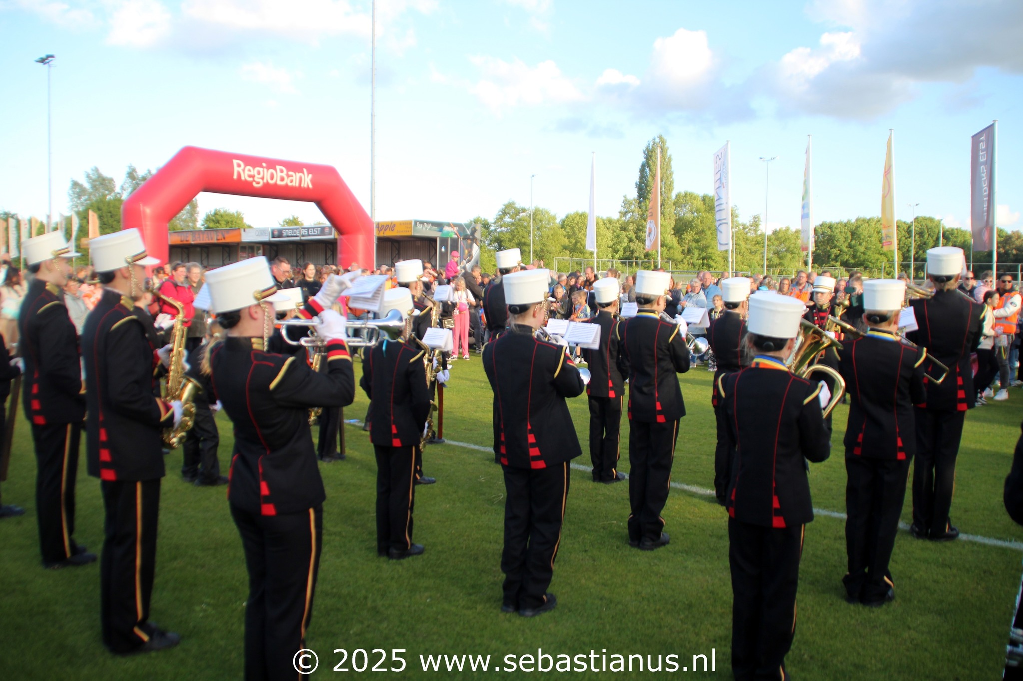 Intocht avondvierdaagse Gendt